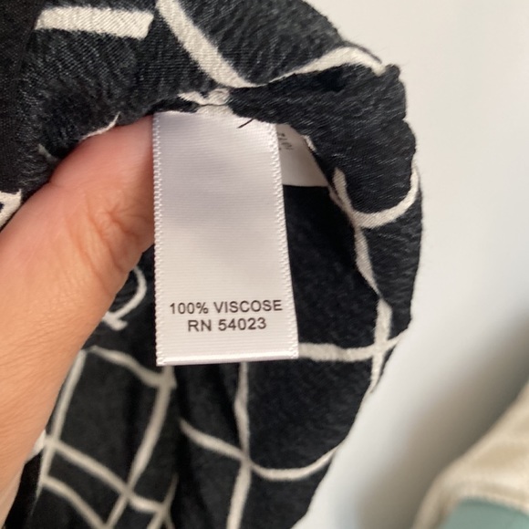 Banana Republic sleeveless window-pane black and white top - Picture 10 of 12